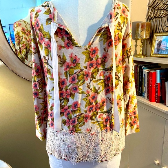 M/L flower blossom soft sweater with lace, ribbon closure. Worn interchangeably - Picture 11 of 11